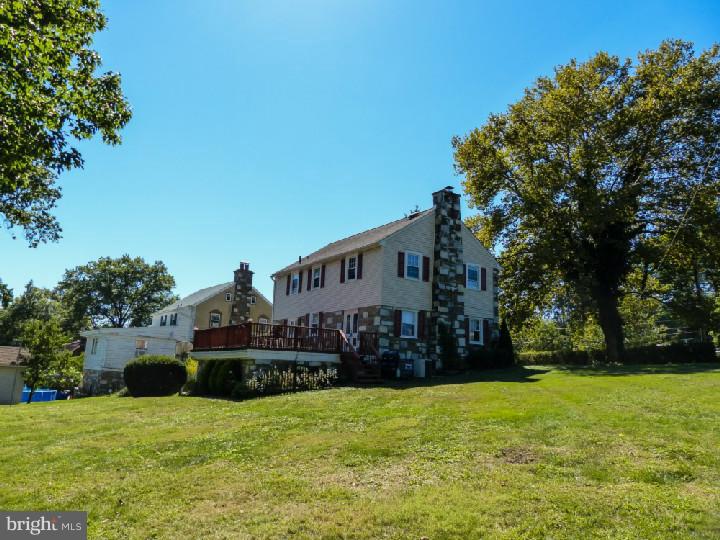 10821 Knights Road Philadelphia, PA 19154 - Photo 25 of 25 Exterior Side