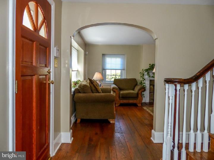 10821 Knights Road Philadelphia, PA 19154 - Photo 5 of 25 Foyer