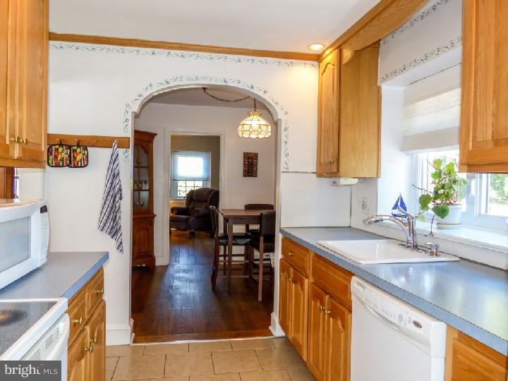 10821 Knights Road Philadelphia, PA 19154 - Photo 10 of 25 Kitchen