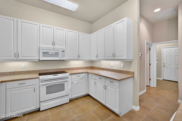 $2,300 | 1312 Hansberry Lane, Ormond Beach, FL 32174