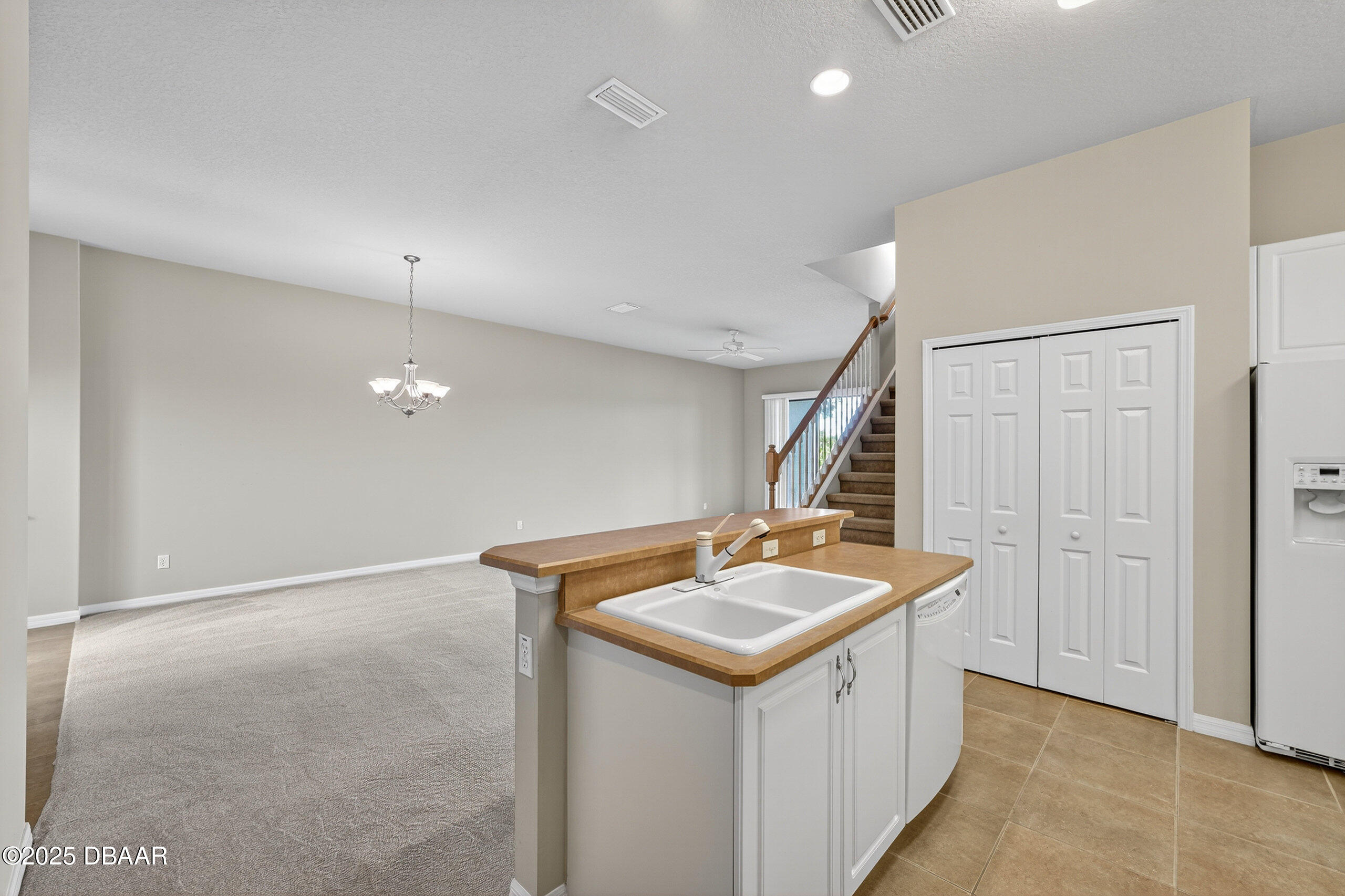 1312 Hansberry Lane Ormond Beach, FL 32174 - Photo 12 of 31 016_1312_hansberry_ln_16_of_32_833