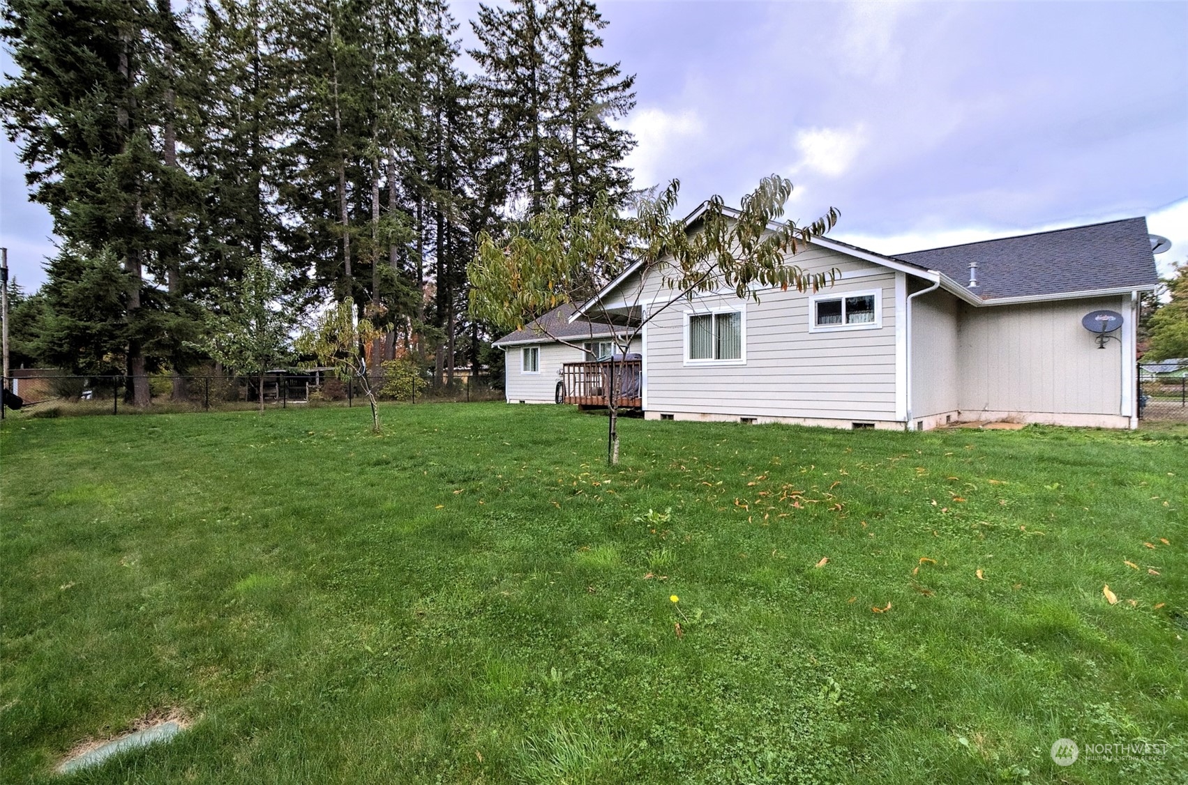 1025 Connection Street Shelton, WA 98584 - Photo 20 of 21 a front view of house with yard and green space