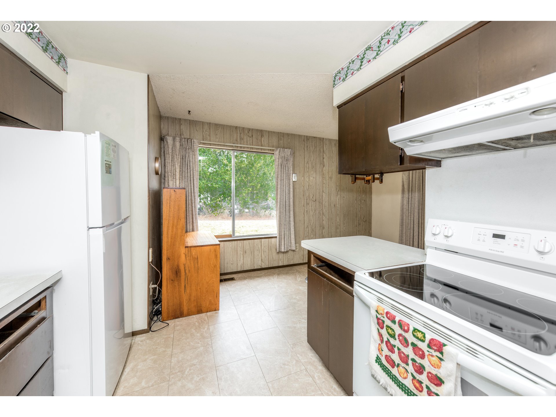 17755 Southwest Alexander Street Aloha, OR 97003 - Photo 6 of 15 Kitchen