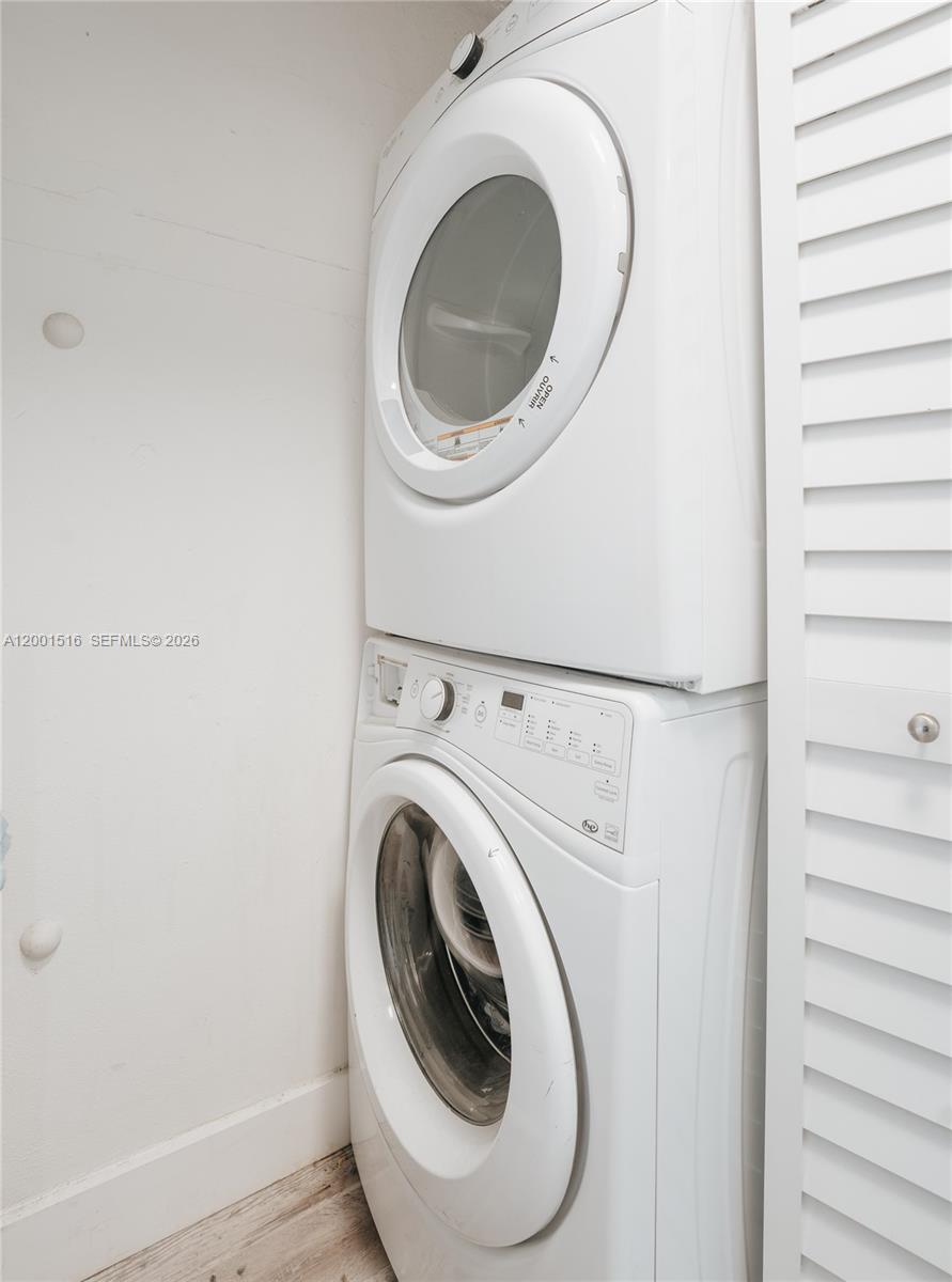 1340 Lincoln Road, Unit 805 Miami Beach, FL 33139 - Photo 11 of 21 a utility room with dryer and washer