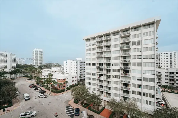 $2,550 | 1340 Lincoln Road, Unit 805, Miami Beach, FL 33139