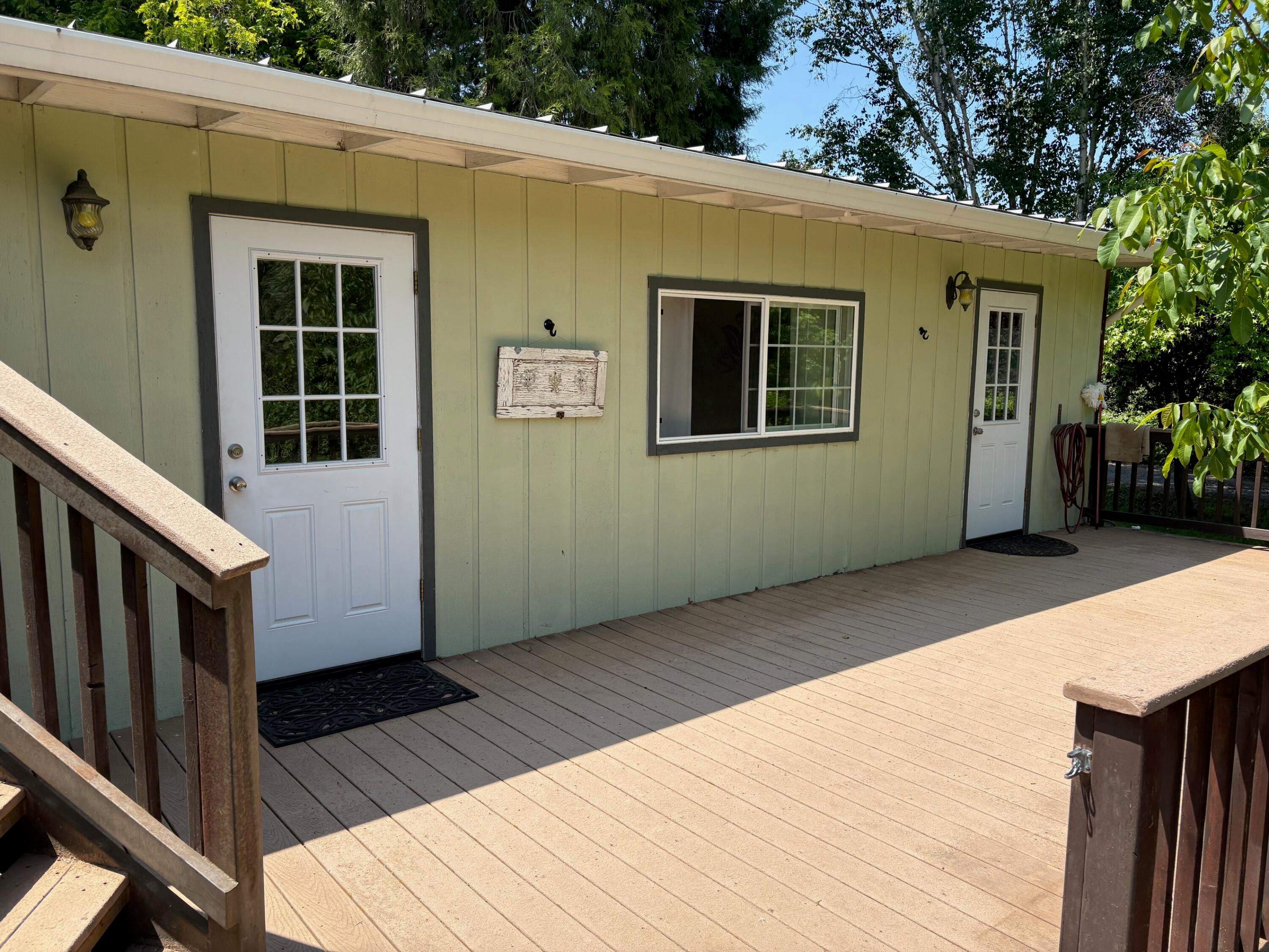 2835 Sundown Road Medford, OR 97501 - Photo 45 of 61 Carport deck