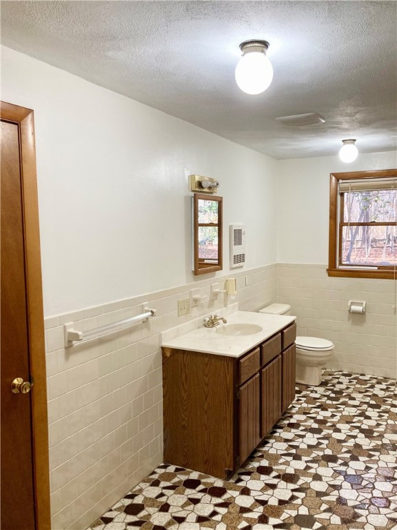 86 Central Pike Scituate, RI 02857 - Photo 11 of 26 Full Bath & Tub/Shower