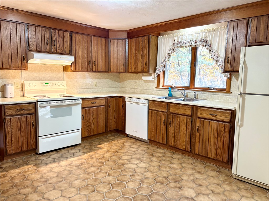 86 Central Pike Scituate, RI 02857 - Photo 4 of 26 ~Kitchen