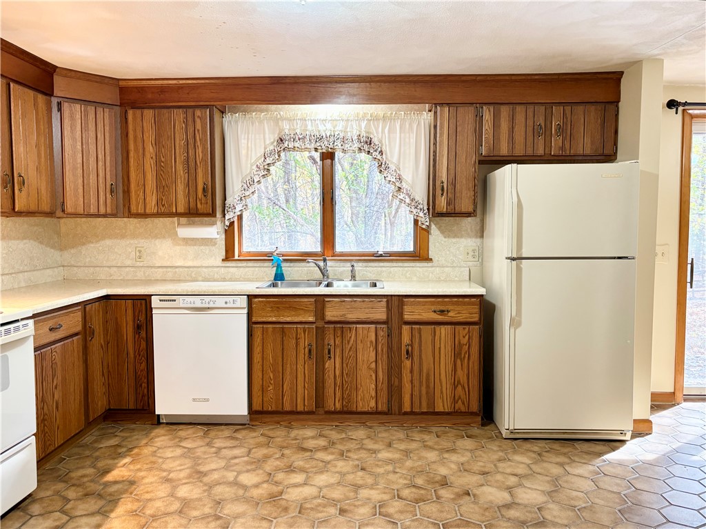 86 Central Pike Scituate, RI 02857 - Photo 5 of 26