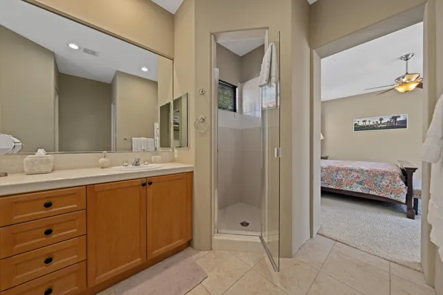 a en suite bathroom with a double vanity sink and mirror
