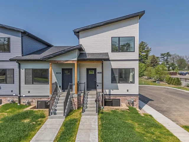 $319,900 | 202 South Dewey, Reedsburg, WI 53959