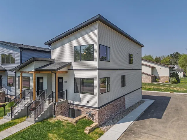 $319,900 | 202 South Dewey, Reedsburg, WI 53959