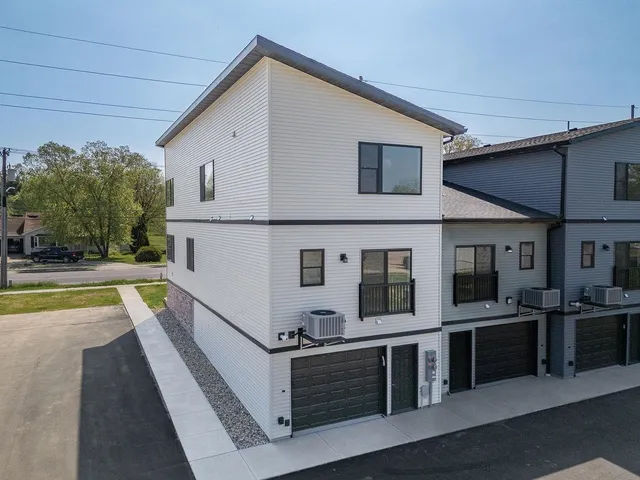 $319,900 | 202 South Dewey, Reedsburg, WI 53959