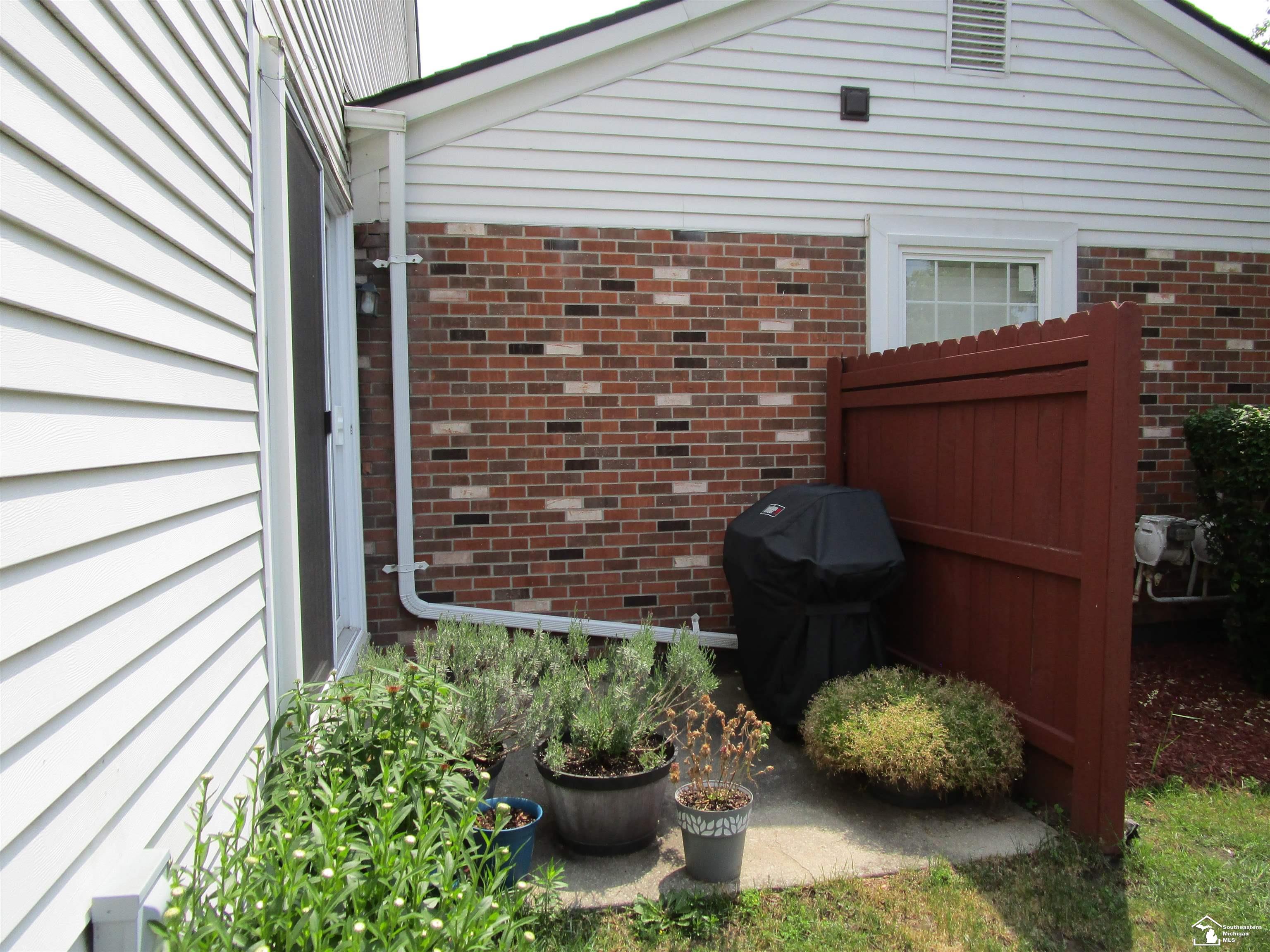 42482 Saratoga Road Canton, MI 48187 - Photo 30 of 30 Patio
