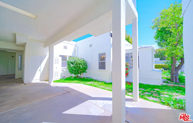 $17,998 | 525 North Rexford Drive, Beverly Hills, CA 90210