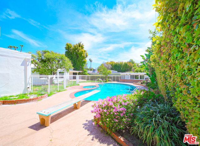 $17,998 | 525 North Rexford Drive, Beverly Hills, CA 90210