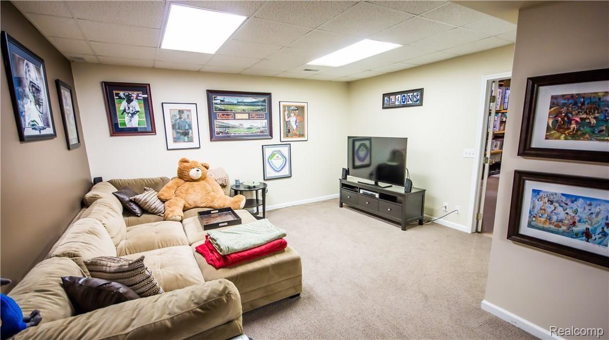 3150 Silverbrook Drive Rochester, MI 48306 - Photo 20 of 27 DSC07966.jpg