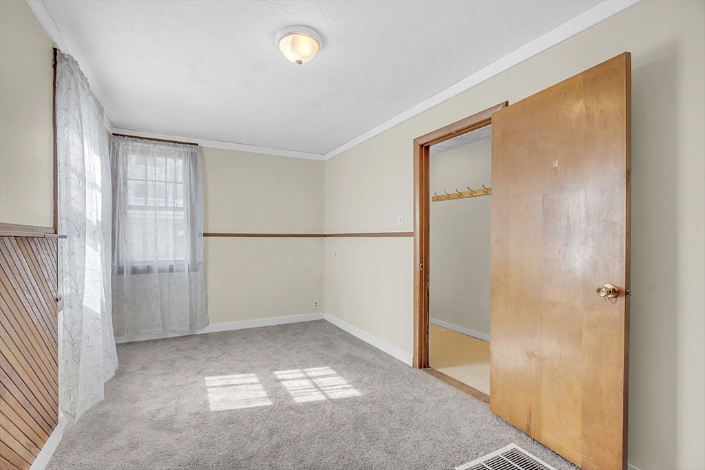 32 Ledge Avenue Spencer, MA 01562 - Photo 7 of 34