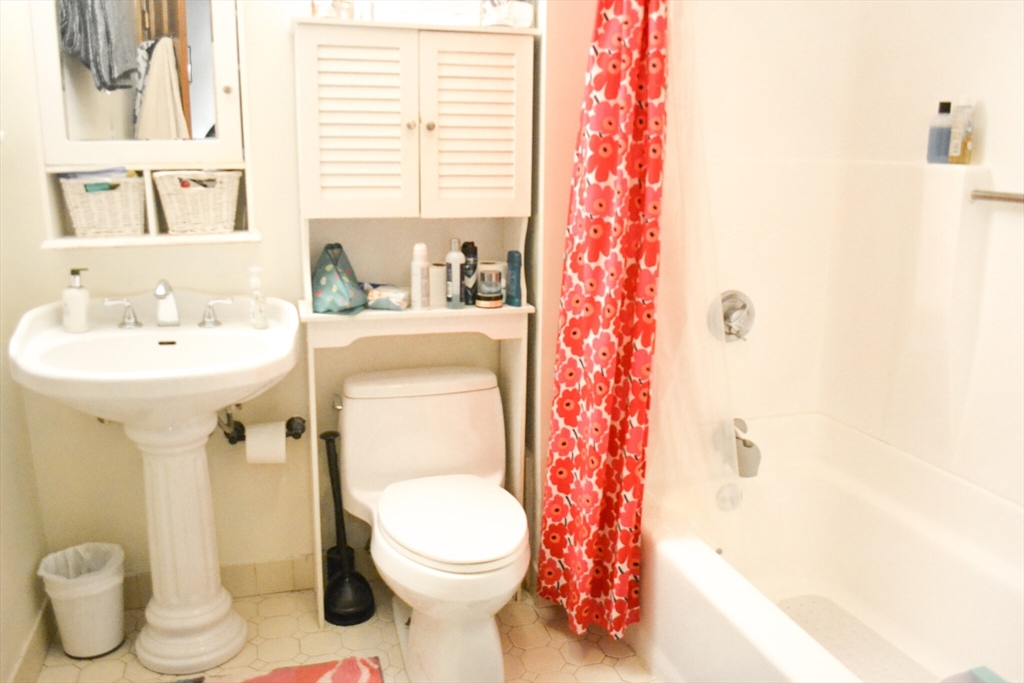 71 Myrtle Street, Unit 101 Boston, MA 02114 - Photo 5 of 9