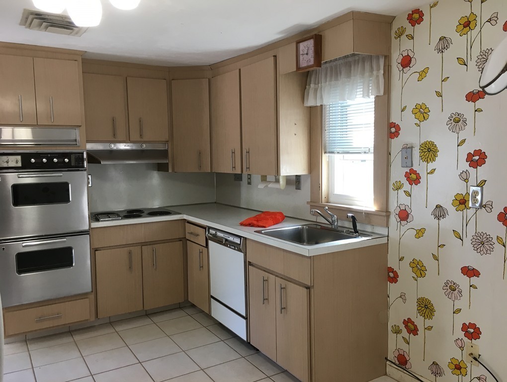 255 Woodcliff Road Newton, MA 02461 - Photo 2 of 12