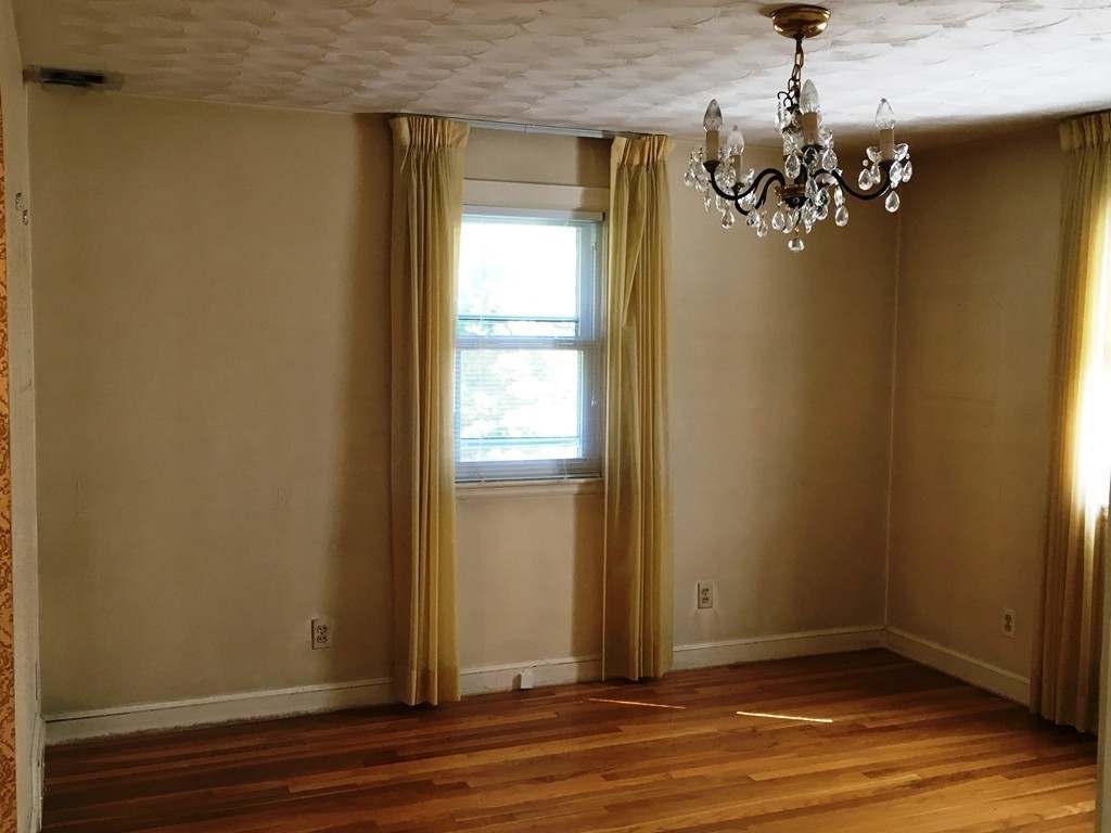 255 Woodcliff Road Newton, MA 02461 - Photo 4 of 12