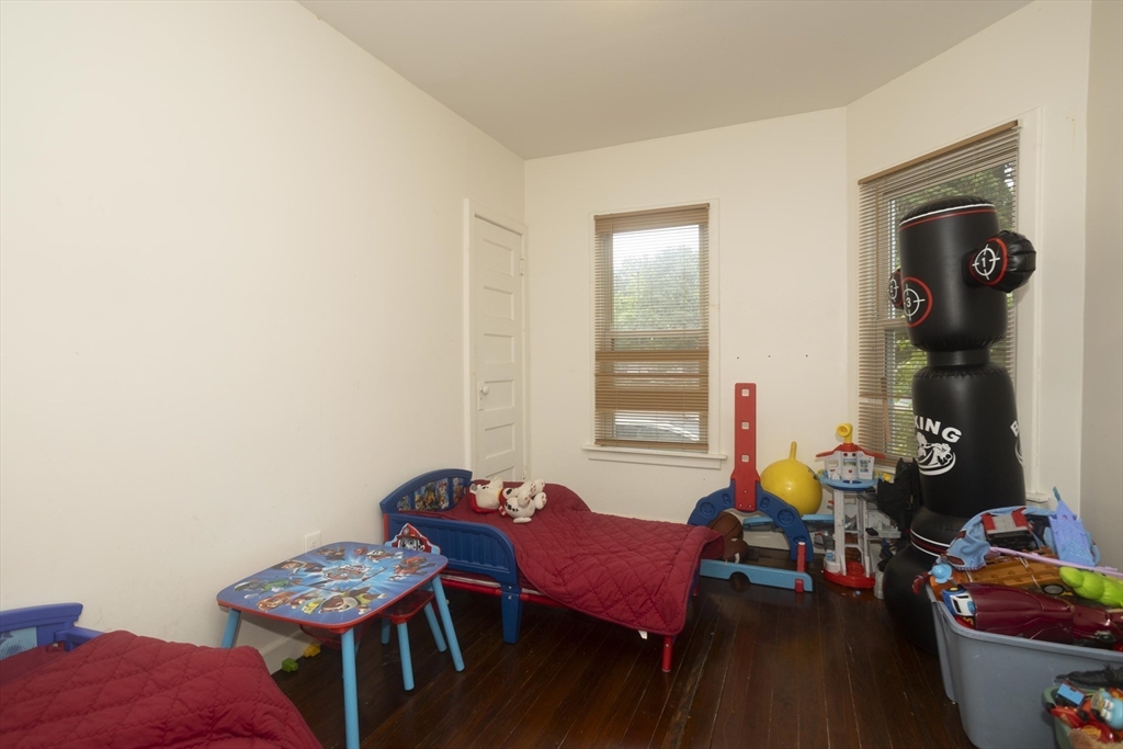 10 Monroe Street Springfield, MA 01109 - Photo 7 of 36