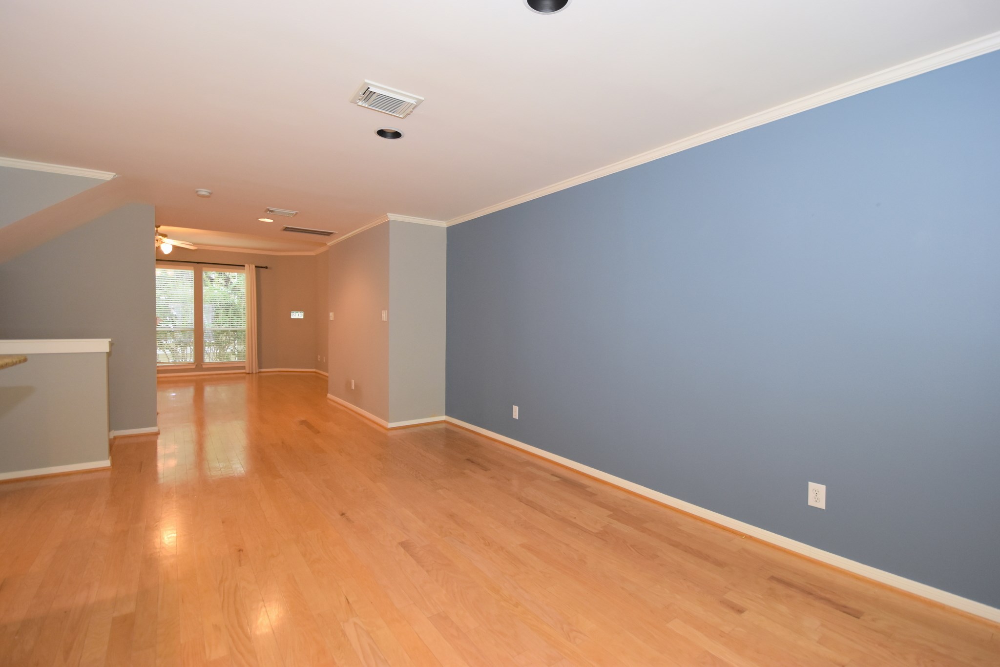 1267 West 17th Street Houston, TX 77008 - Photo 11 of 22 Sunny breakfast nook with gleaming hardwood floors and a serene view, perfect for peaceful morning meals.