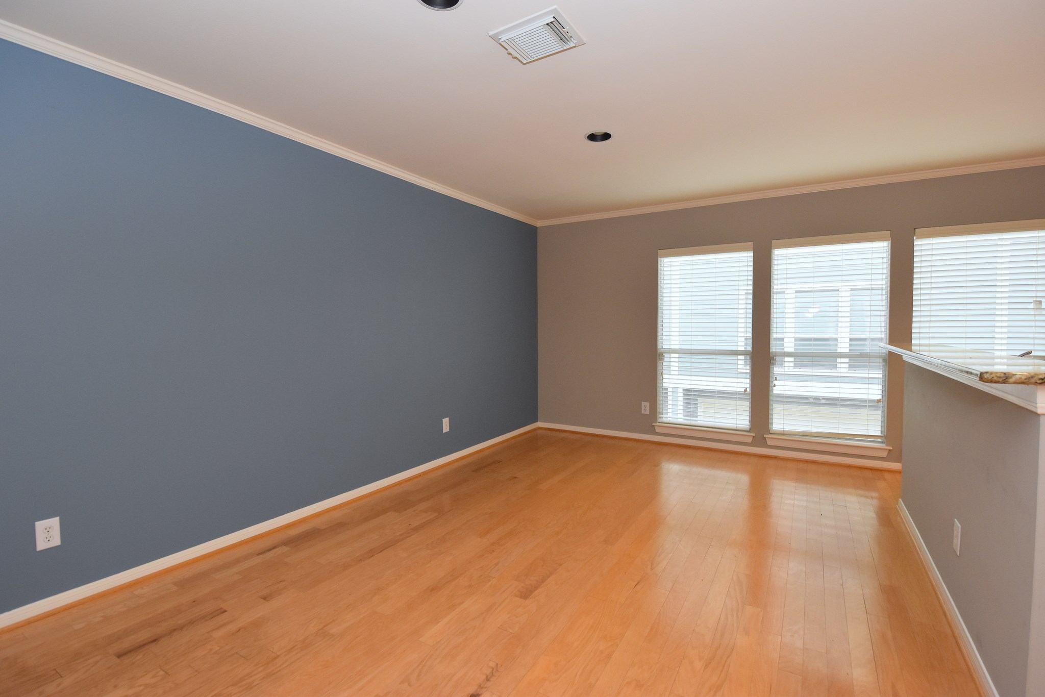 1267 West 17th Street Houston, TX 77008 - Photo 14 of 22 Inviting Dining Nook with Ample Natural Light