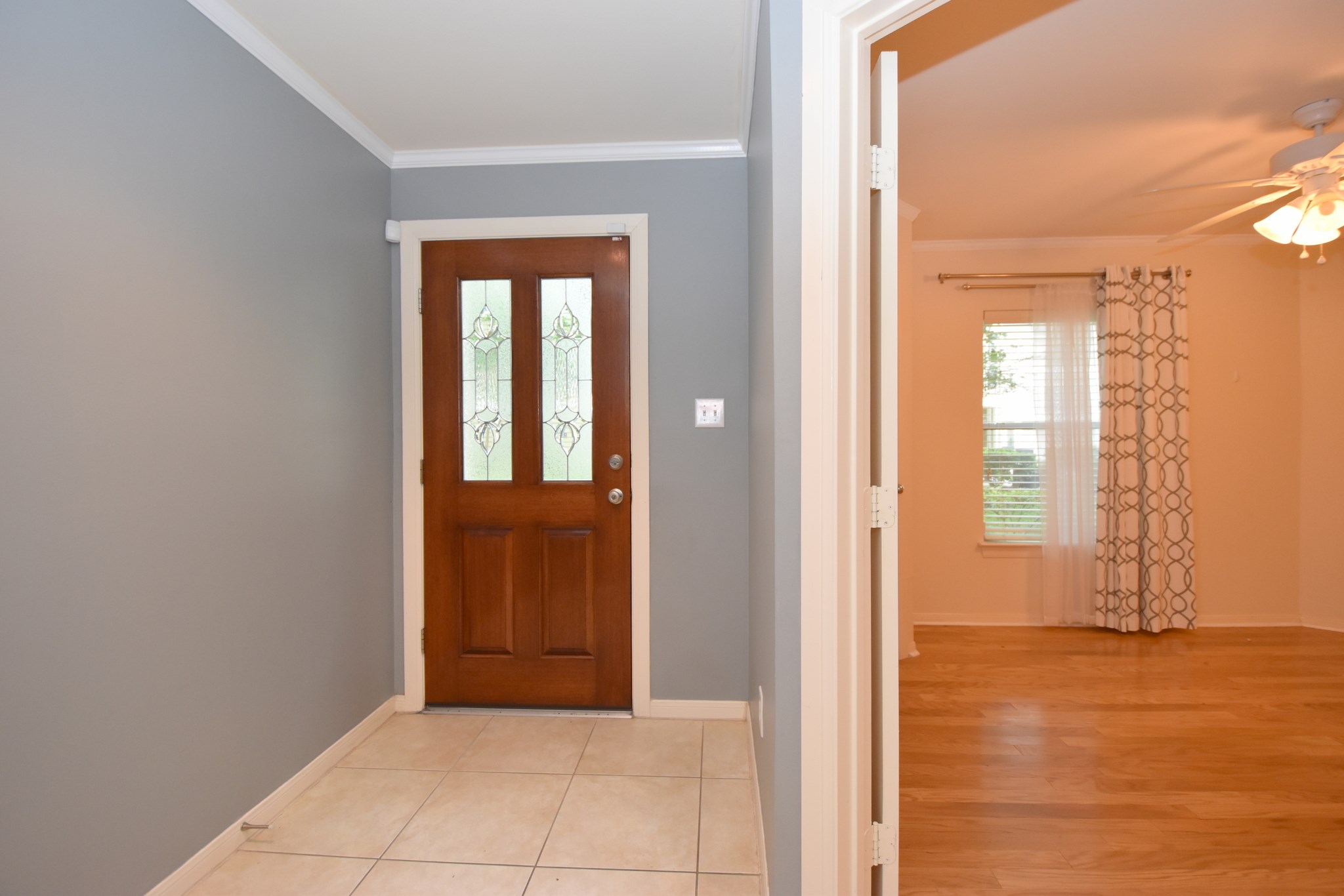 1267 West 17th Street Houston, TX 77008 - Photo 2 of 22 Welcome home to a warm and inviting entryway, boasting elegant hardwood floors and a stylish front door with decorative glass that allows natural light to enhance the space.