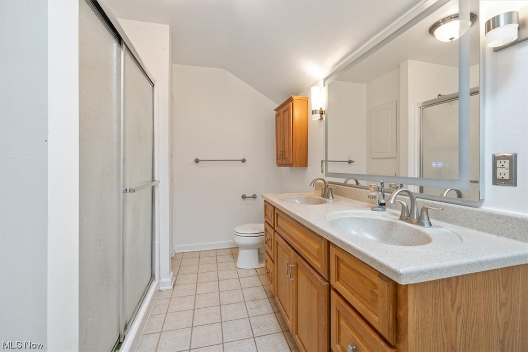 963 Professor Road Cleveland, OH 44124 - Photo 17 of 33