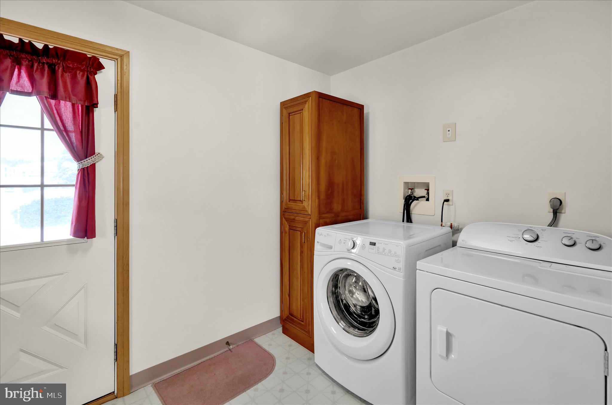 2904 Gerard Avenue Reading, PA 19608 - Photo 18 of 39 a utility room with dryer and washer