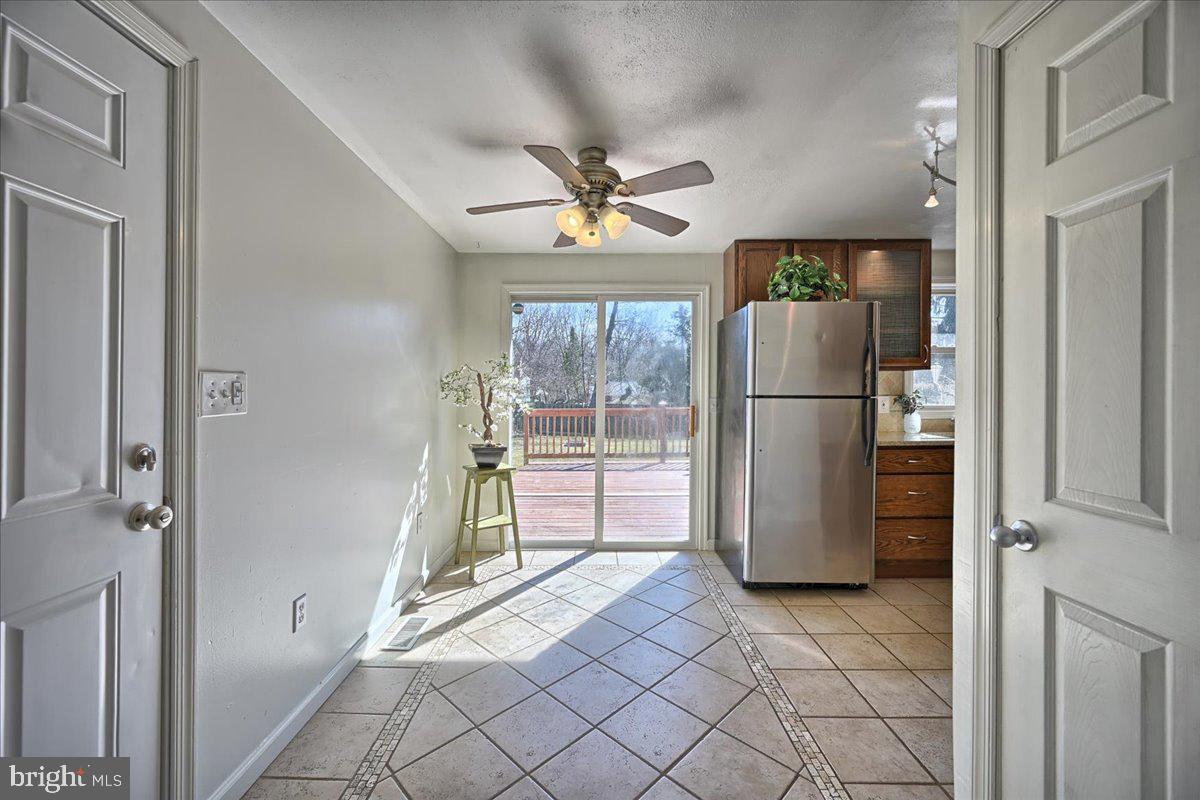 880 Cedars Road Lewisberry, PA 17339 - Photo 6 of 25 Eat in Kitchen