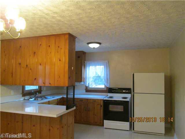 484 Boaze Road Lexington, NC 27295 - Photo 3 of 5 Kitchen.