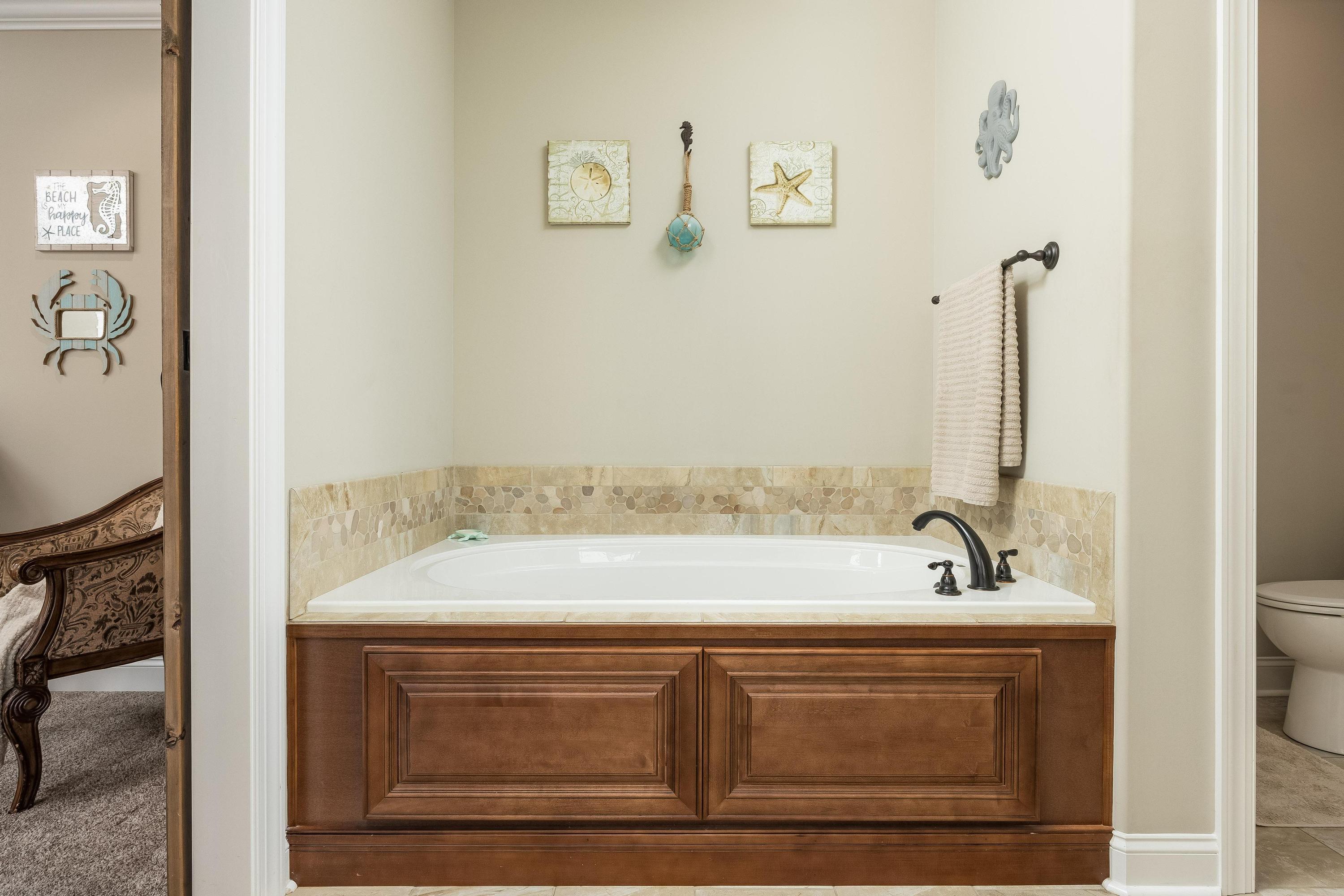 588 Live Oak Road Ringgold, GA 30736 - Photo 20 of 38 Garden Tub - Master