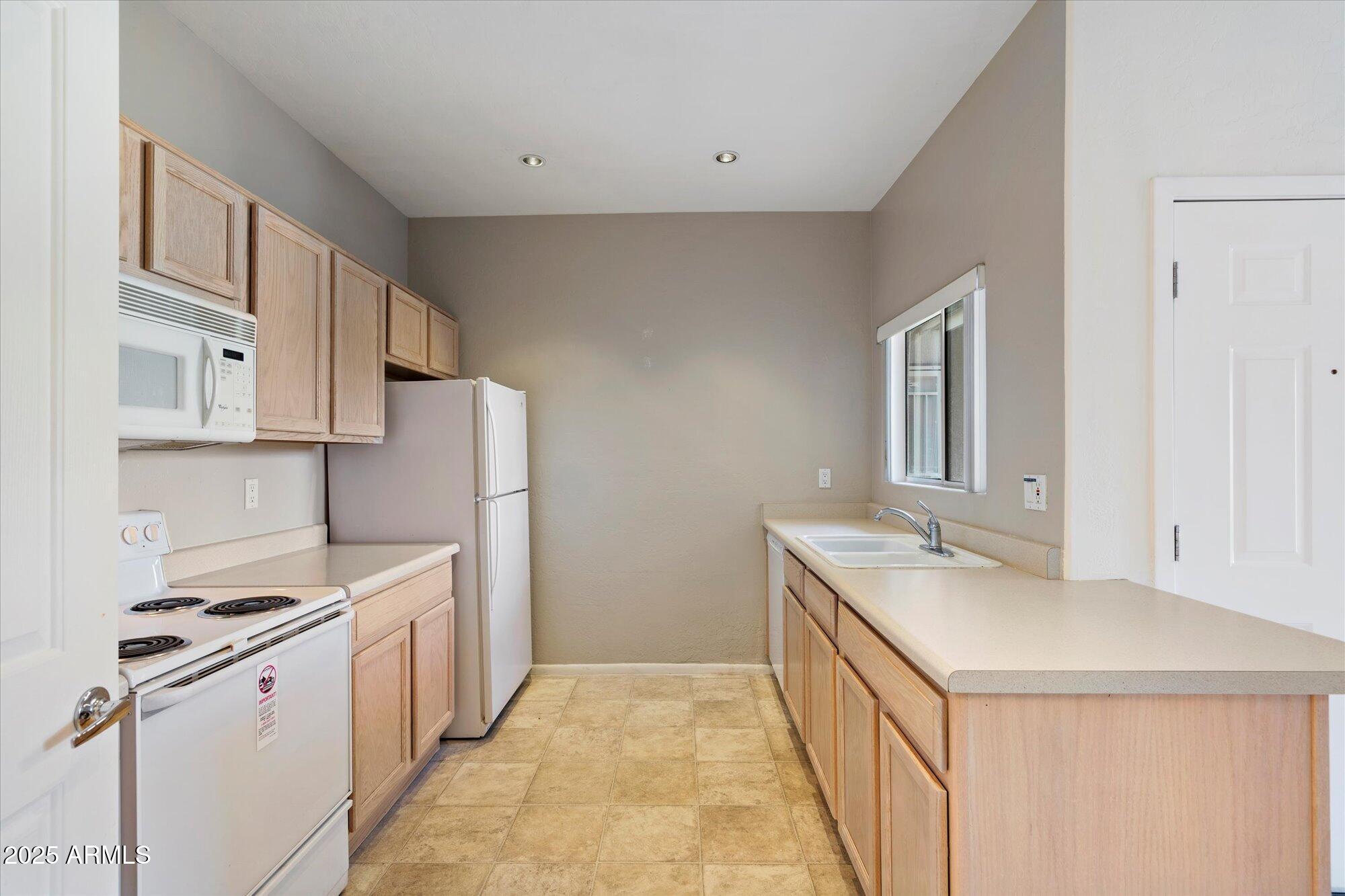 11260 North 92nd Street, Unit 1007 Scottsdale, AZ 85260 - Photo 7 of 20 07-109431953