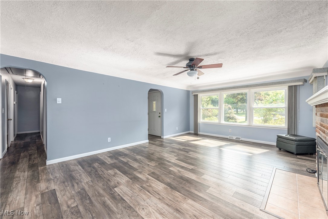 10570 Prospect Road Strongsville, OH 44149 - Photo 5 of 48