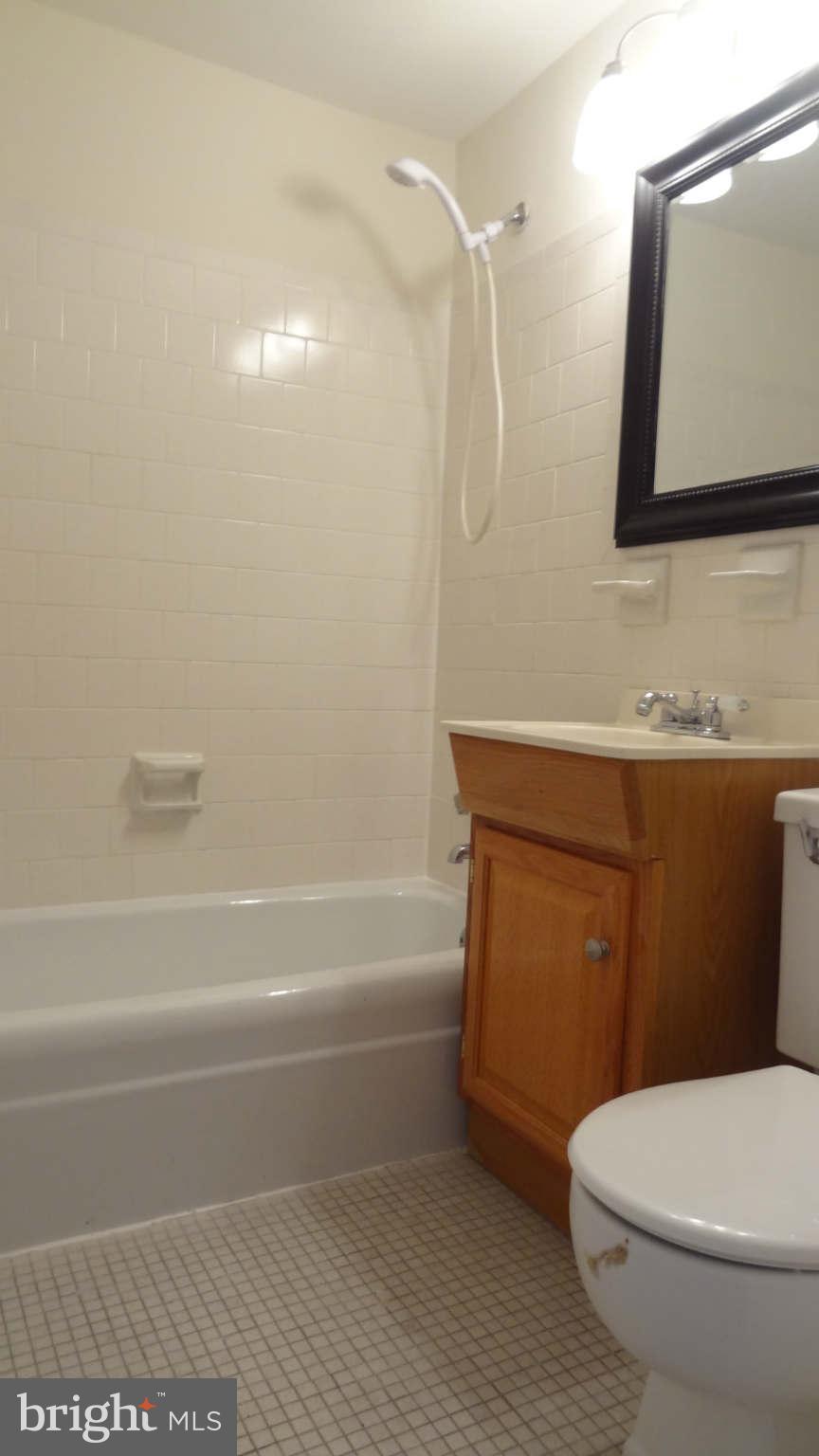 4600 Duke Street, Unit 620 Alexandria, VA 22304 - Photo 11 of 17 Bath
