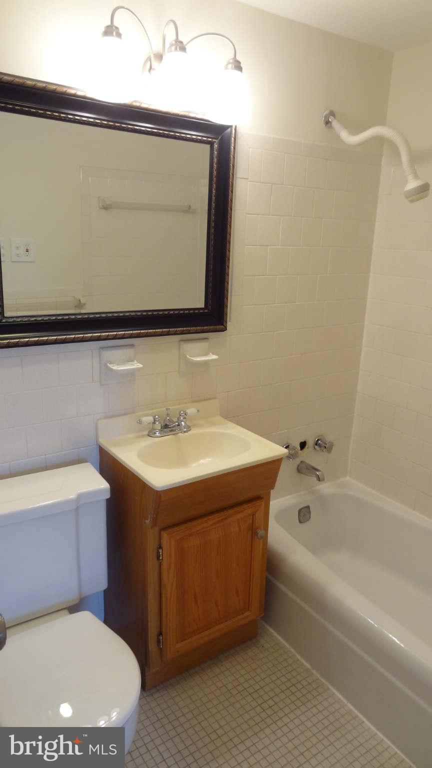 4600 Duke Street, Unit 620 Alexandria, VA 22304 - Photo 15 of 17 Bath