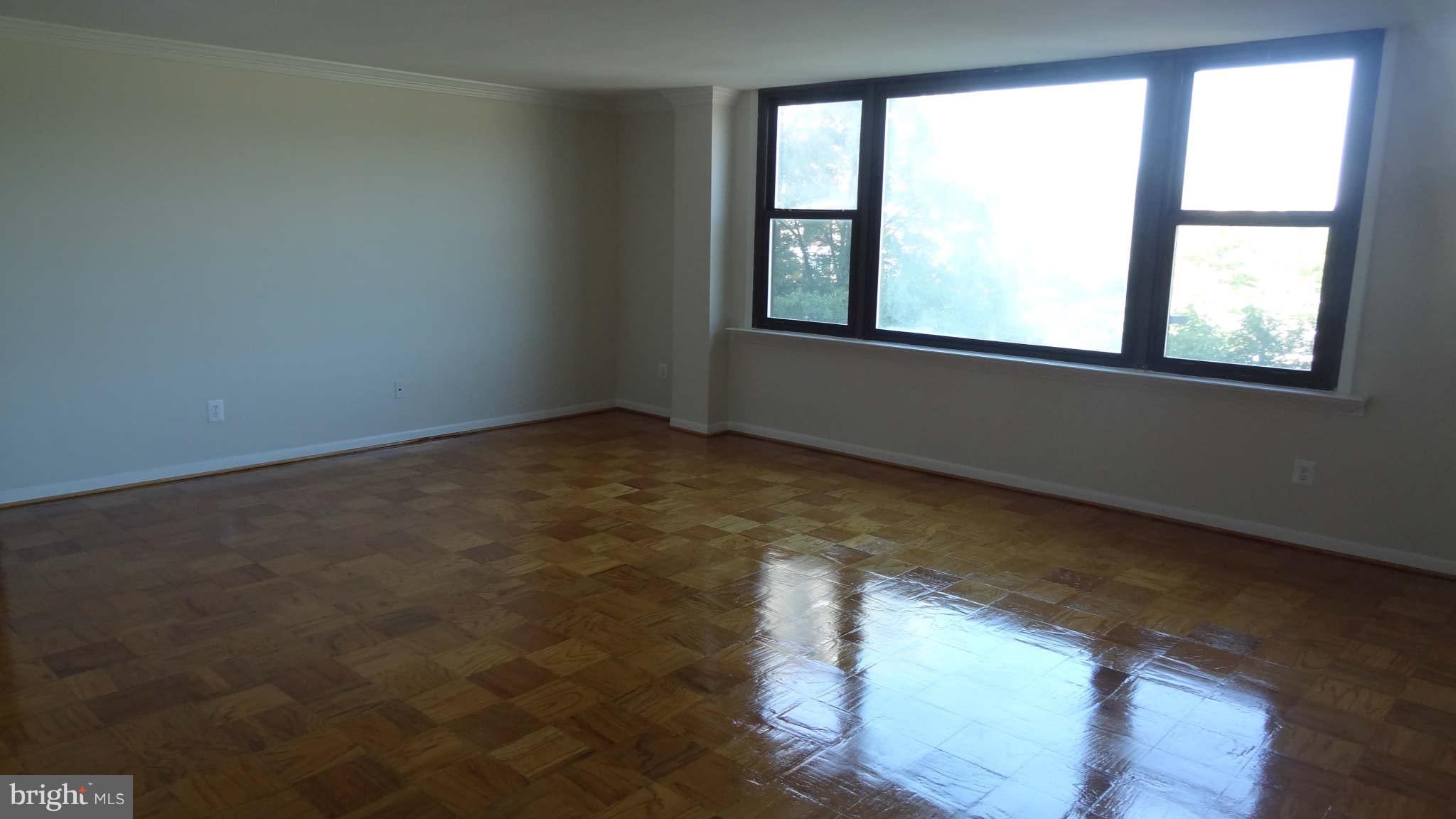 4600 Duke Street, Unit 620 Alexandria, VA 22304 - Photo 7 of 17 Living Room