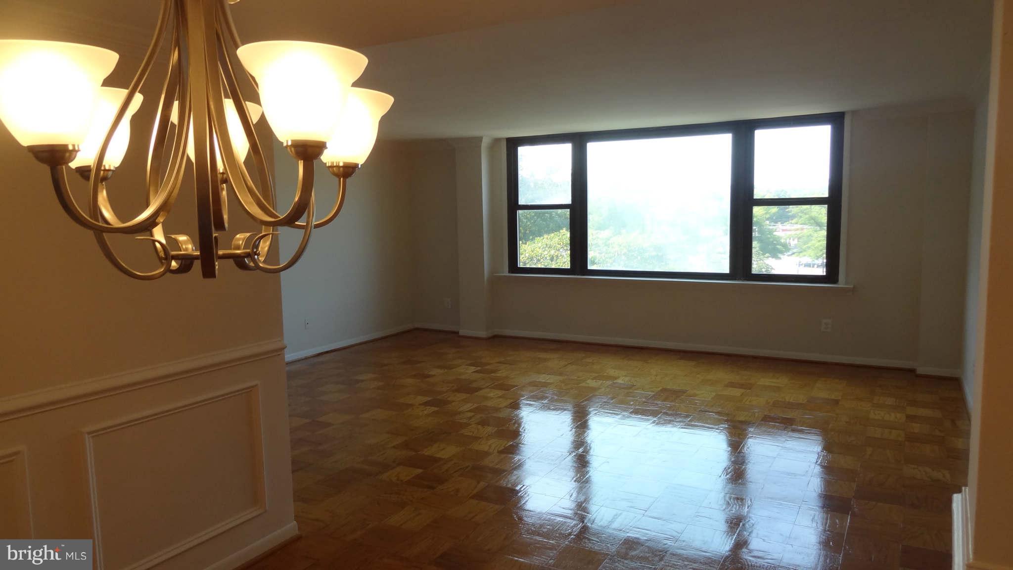 4600 Duke Street, Unit 620 Alexandria, VA 22304 - Photo 10 of 17 Dining Room