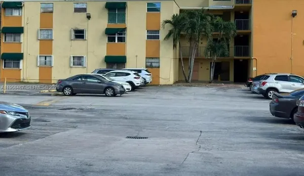 $1,700 | 606 West 81st Street, Unit 307, Hialeah, FL 33014