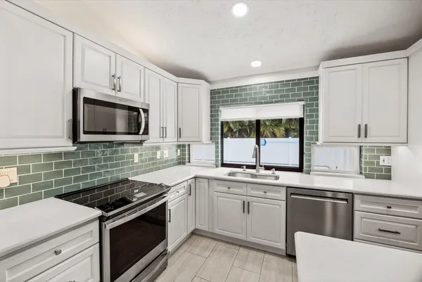 $975,888 | 5 Copaire Drive, Sewall's Point, FL 34996