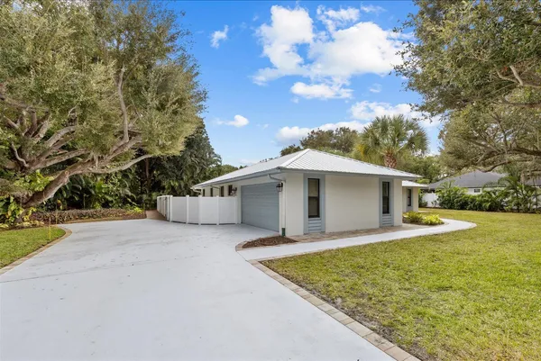 $975,888 | 5 Copaire Drive, Sewall's Point, FL 34996