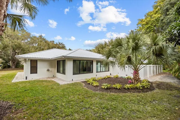 $975,888 | 5 Copaire Drive, Sewall's Point, FL 34996