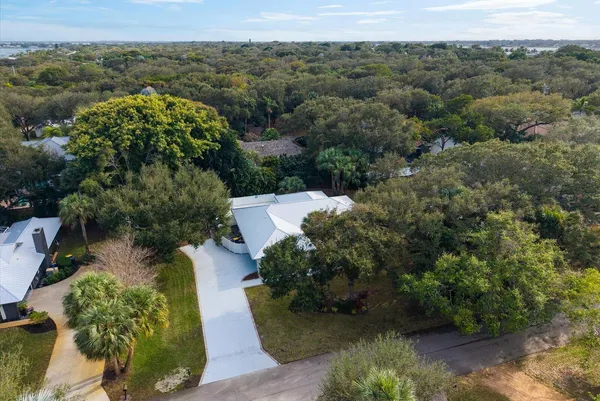 $975,888 | 5 Copaire Drive, Sewall's Point, FL 34996