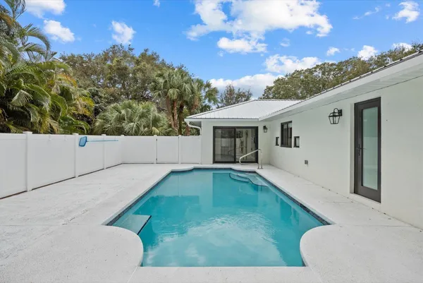$975,888 | 5 Copaire Drive, Sewall's Point, FL 34996