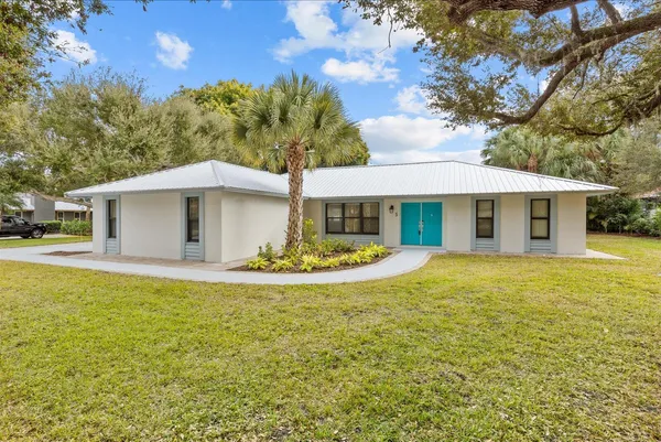 $975,888 | 5 Copaire Drive, Sewall's Point, FL 34996