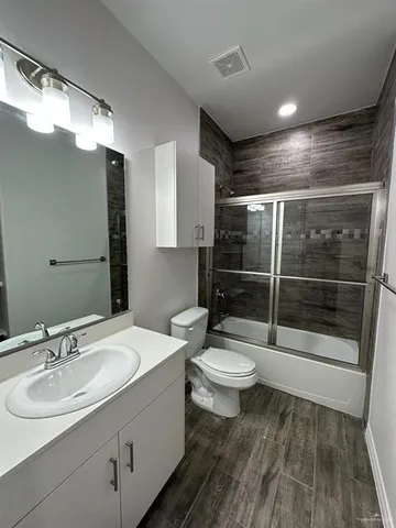 $900 | 302 Sylvia Handy Drive, Unit C6, Elsa, TX 78543