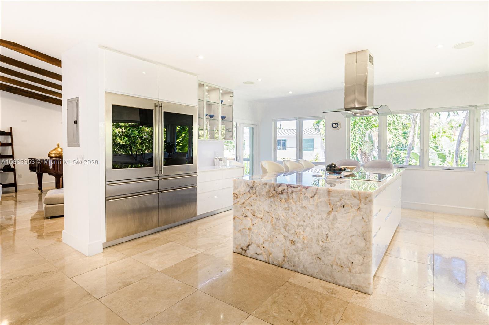 472 Warren Lane Key Biscayne, FL 33149 - Photo 19 of 39 a spacious bathroom with a tub sink and mirror
