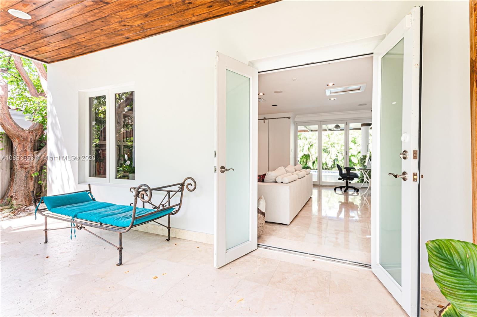 472 Warren Lane Key Biscayne, FL 33149 - Photo 9 of 39 a living room with furniture and a potted plant